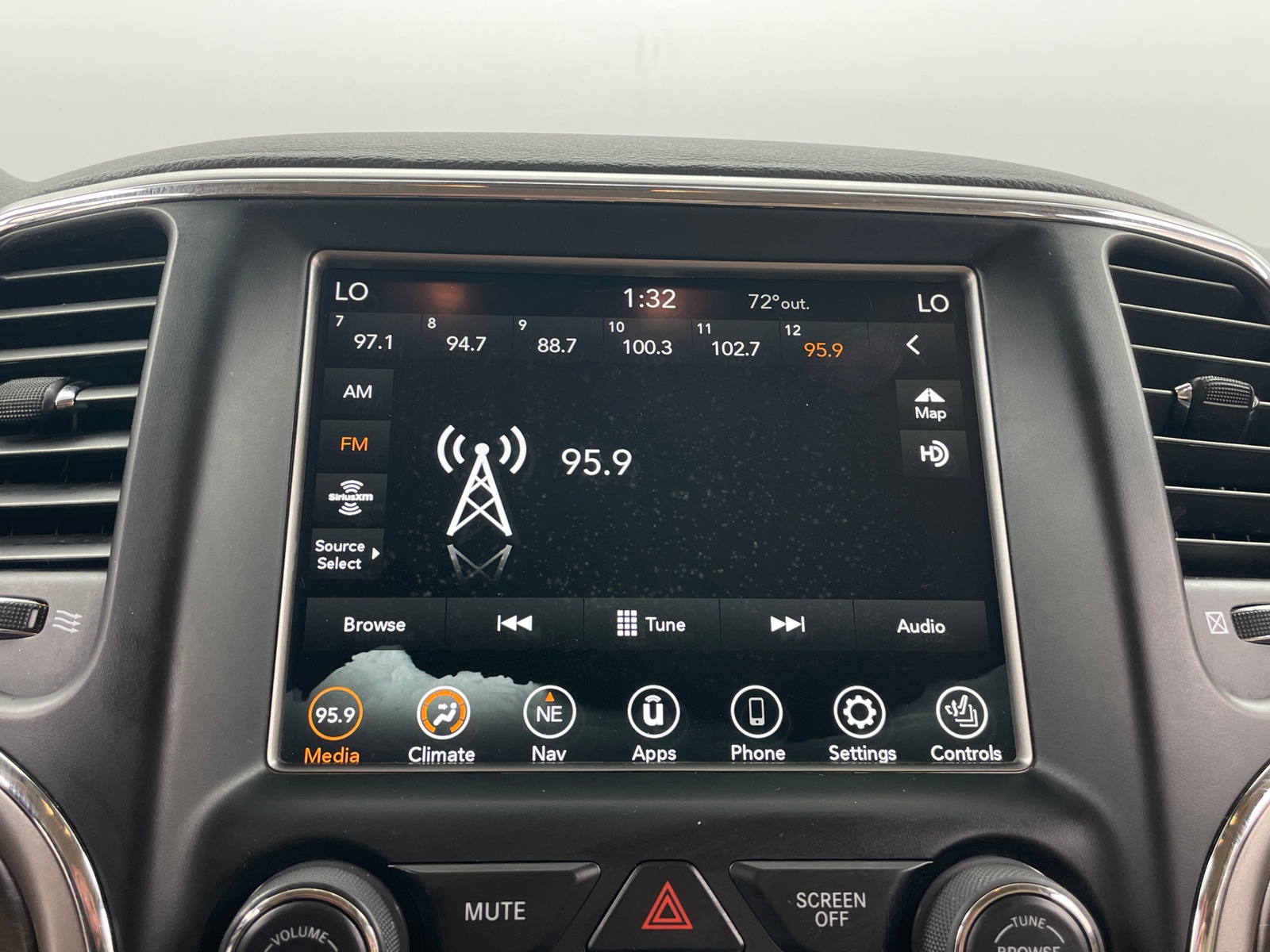 Thumbnail: 2018 Jeep Grand Cherokee - 3