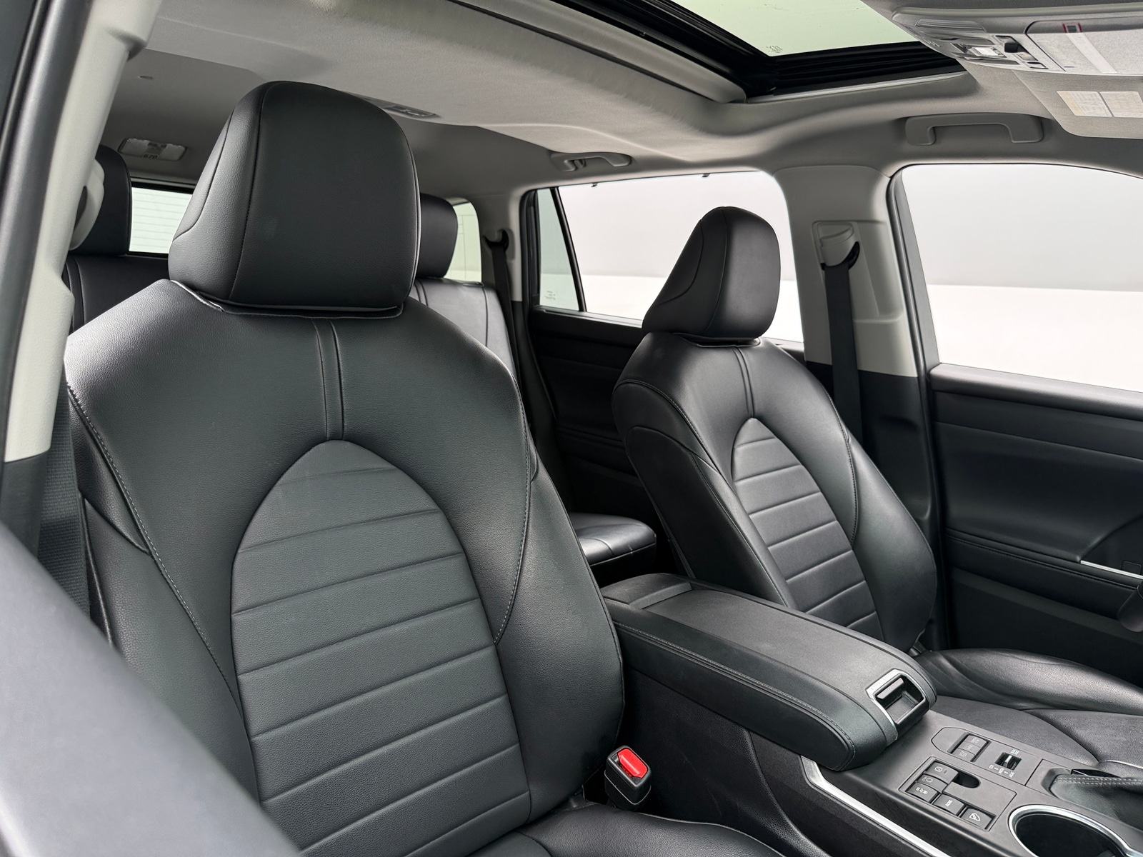 Thumbnail: 2023 Toyota Highlander - 2