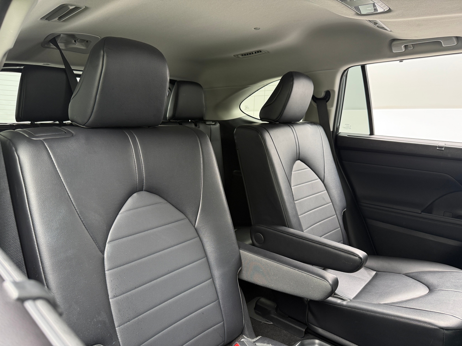 Thumbnail: 2023 Toyota Highlander - 6