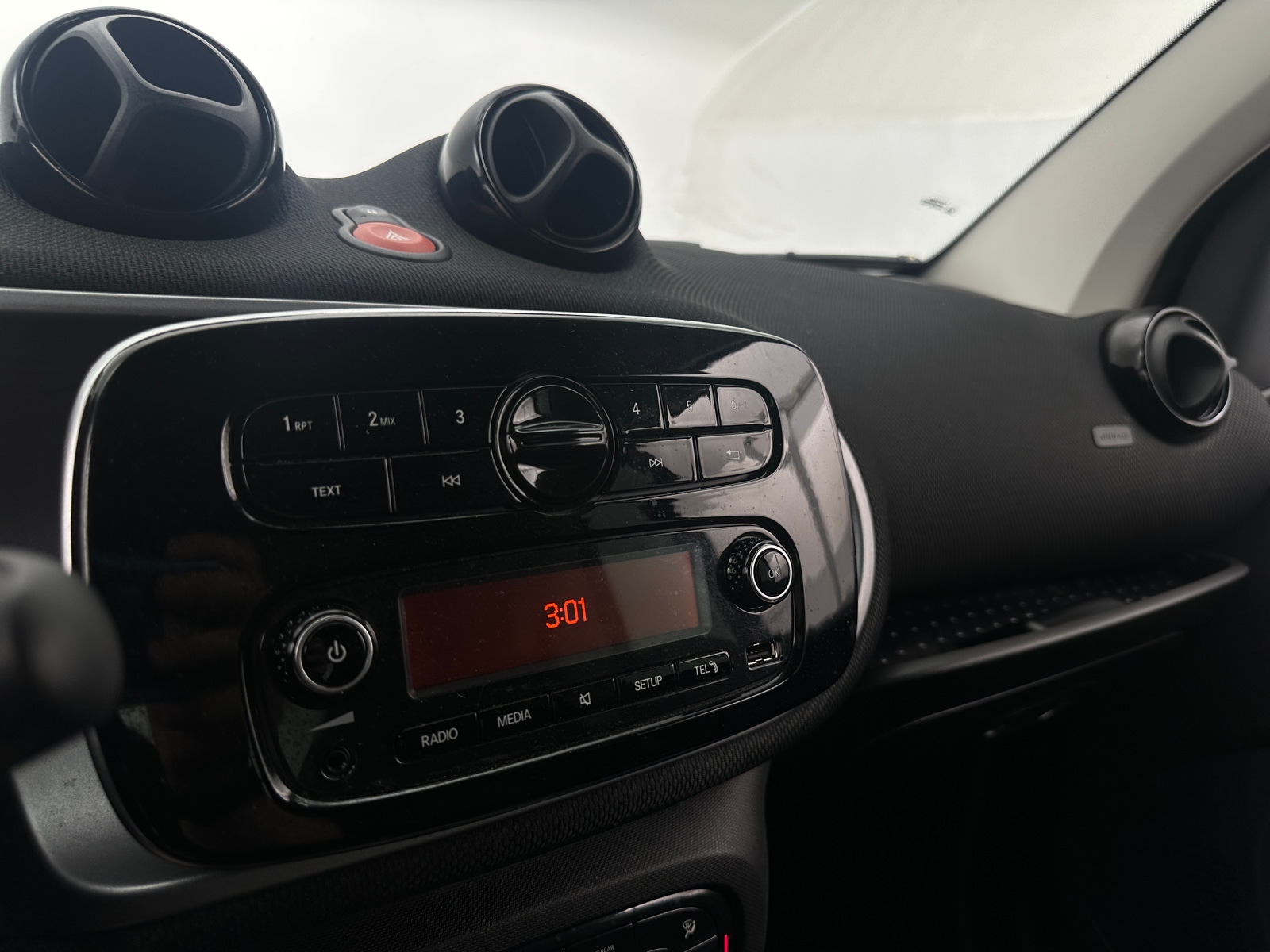 Thumbnail: 2016 smart fortwo - 3