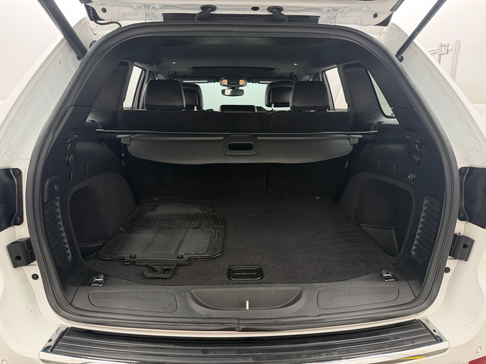 Thumbnail: 2020 Jeep Grand Cherokee - 6