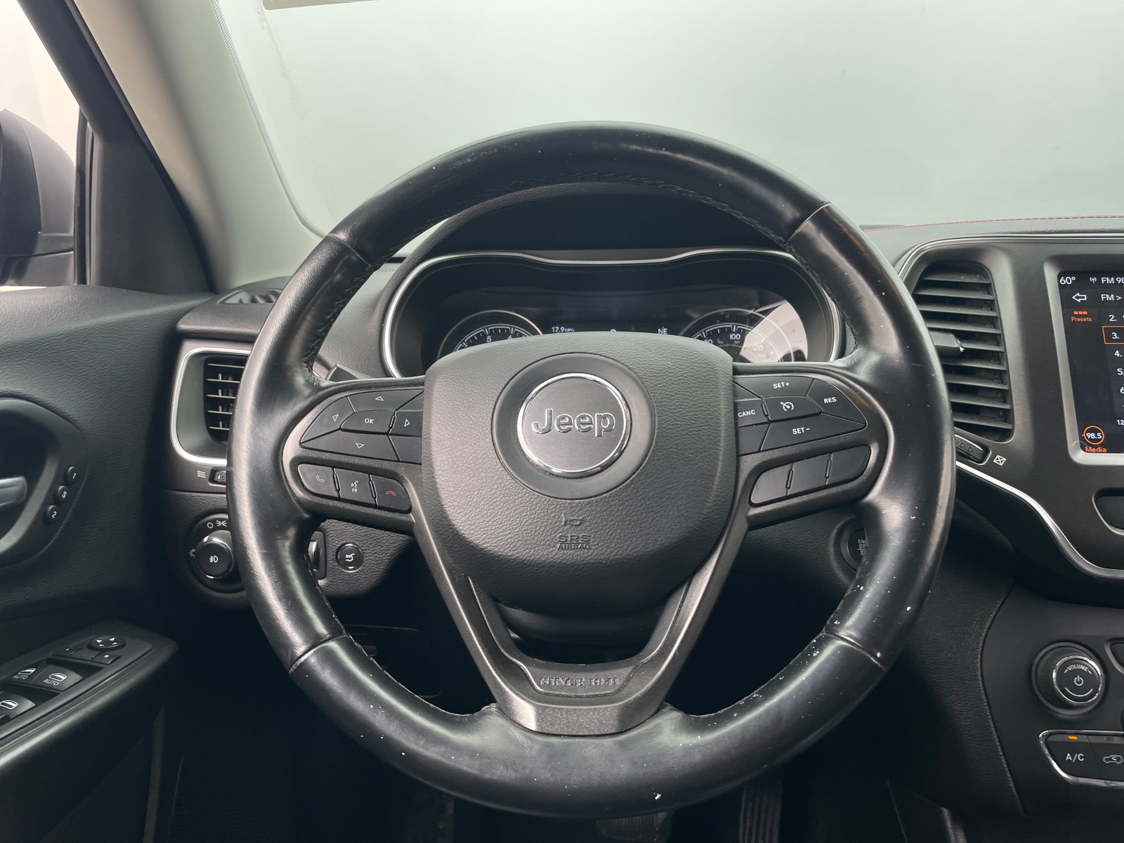 Thumbnail: 2020 Jeep Cherokee - 4