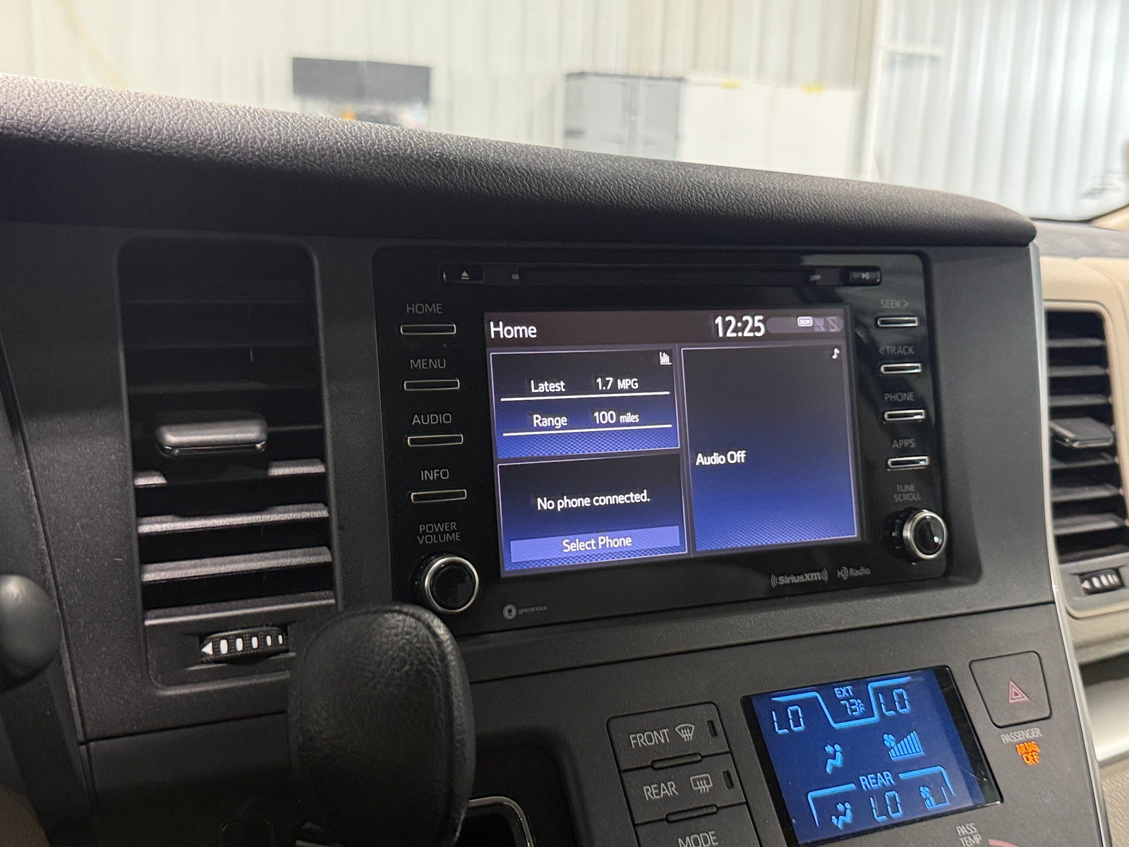 Thumbnail: 2018 Toyota Sienna - 4