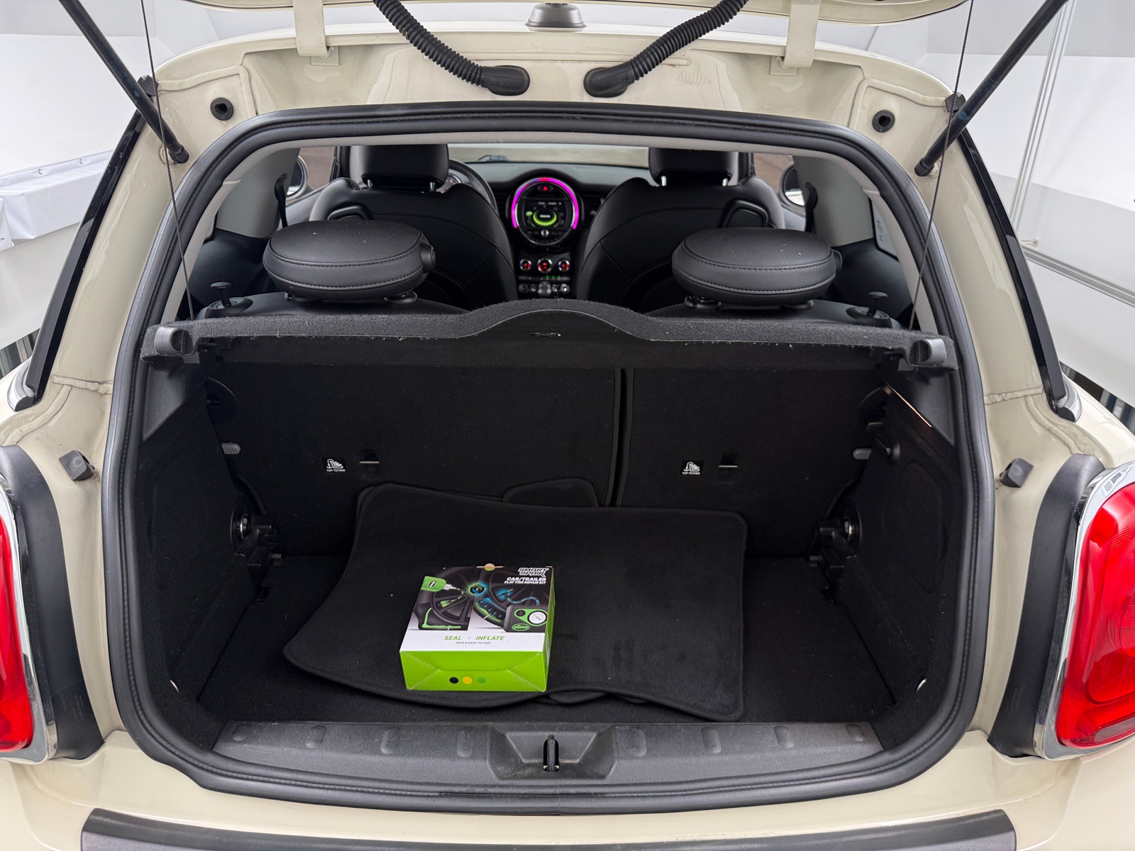 Thumbnail: 2018 MINI Cooper Hardtop - 6