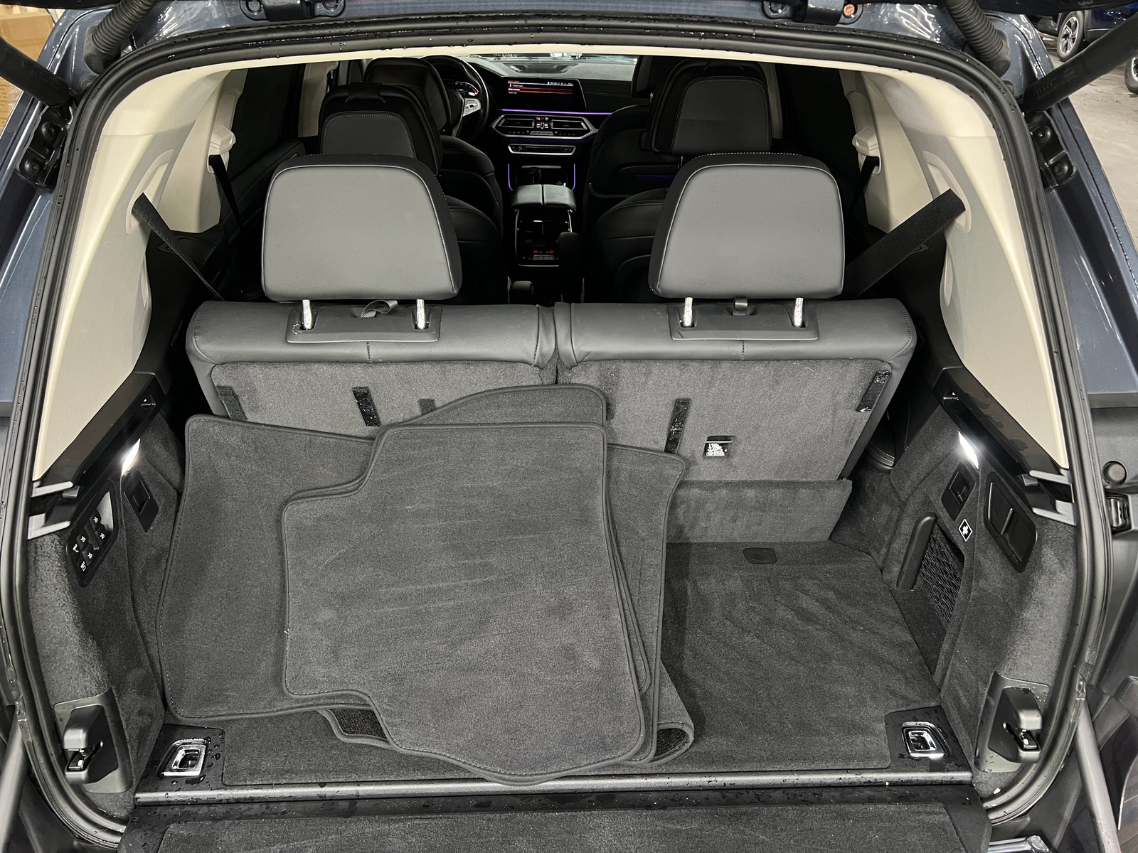 Thumbnail: 2021 BMW X7 - 6