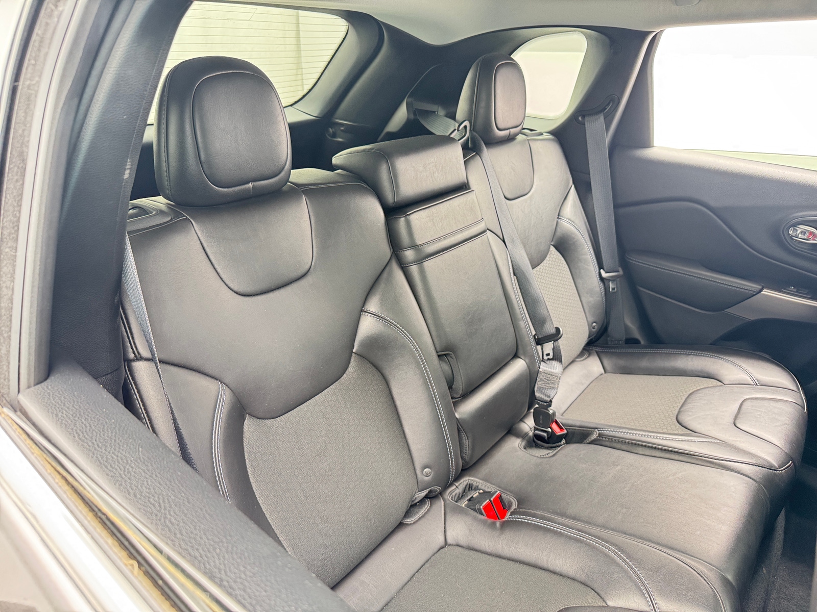 Thumbnail: 2019 Jeep Cherokee - 6