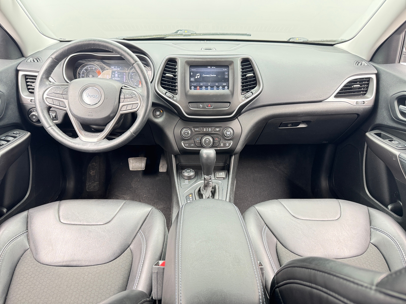 Thumbnail: 2019 Jeep Cherokee - 3