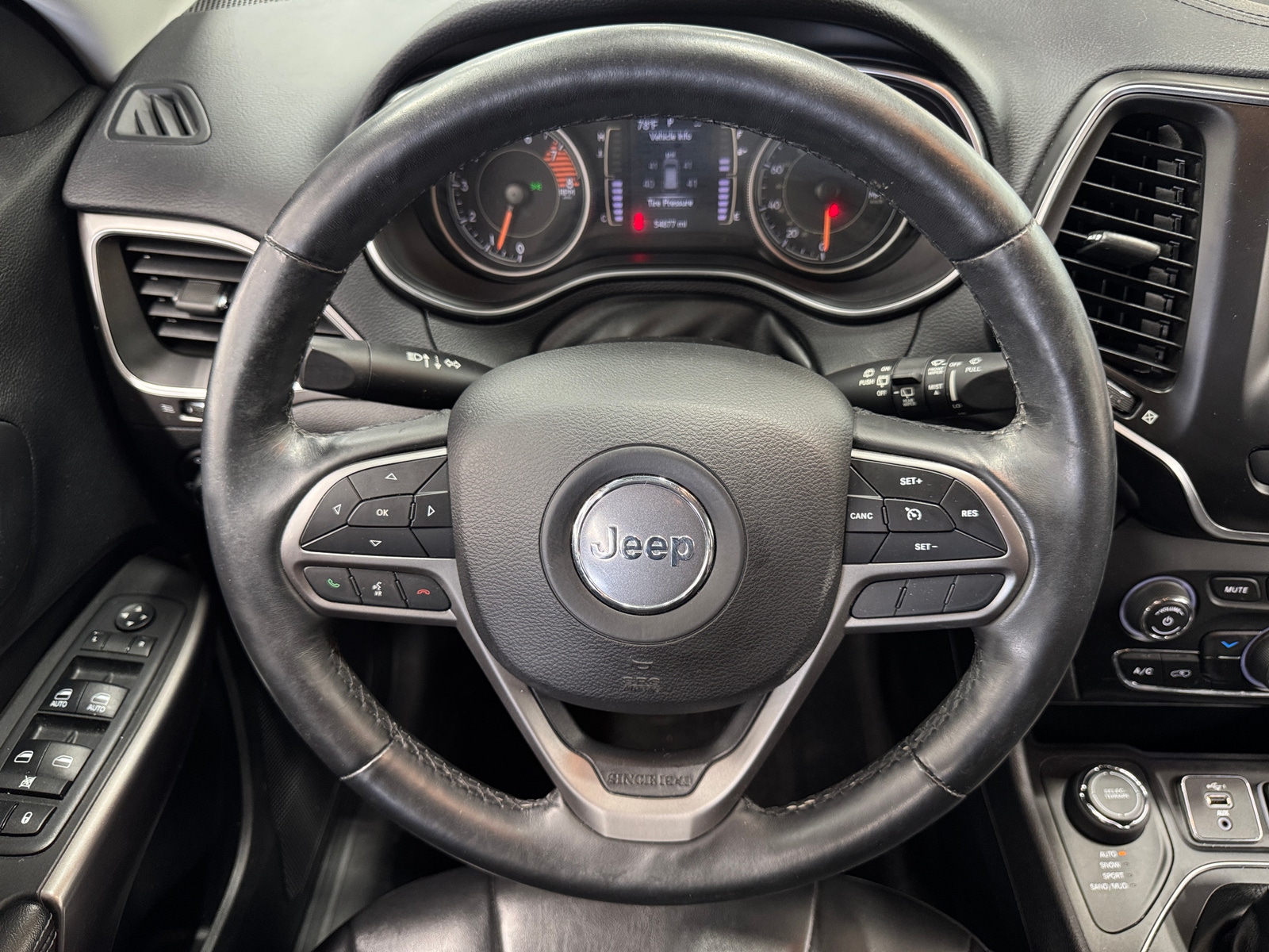 Thumbnail: 2019 Jeep Cherokee - 5