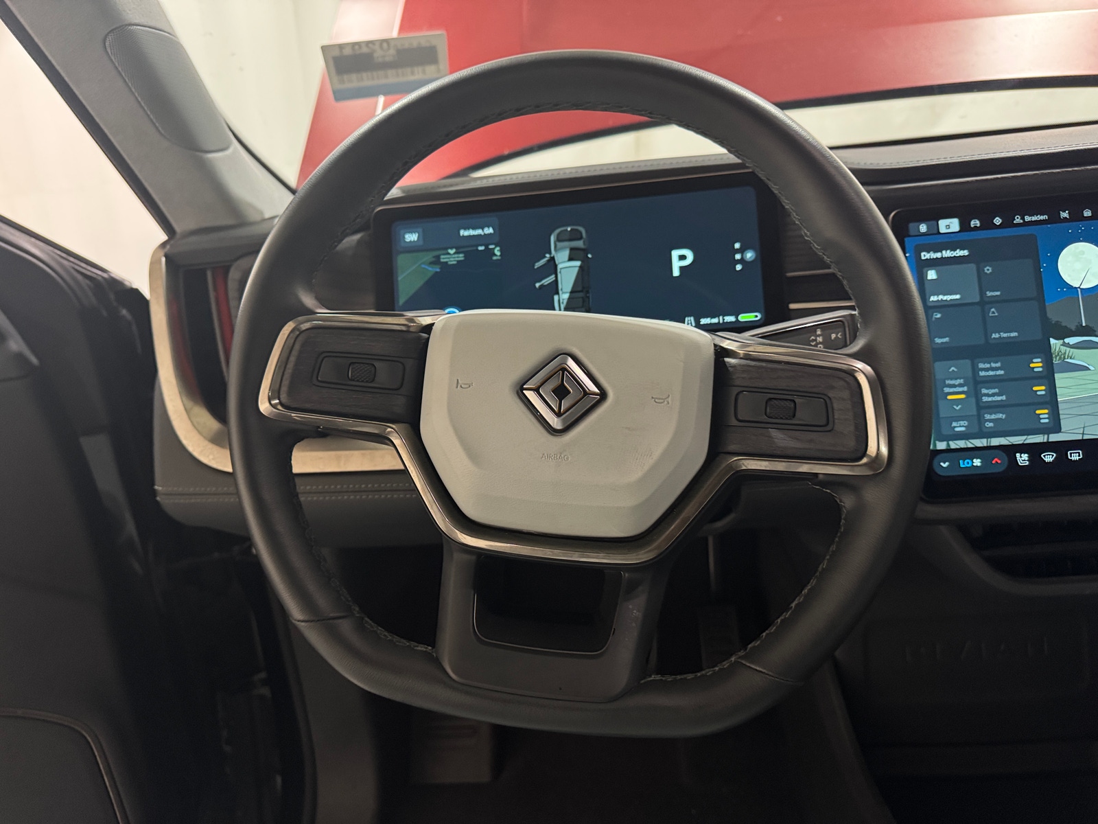Thumbnail: 2025 Rivian R1S - 4