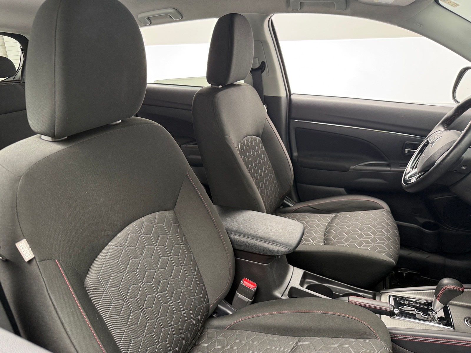 Thumbnail: 2023 Mitsubishi Outlander Sport - 2