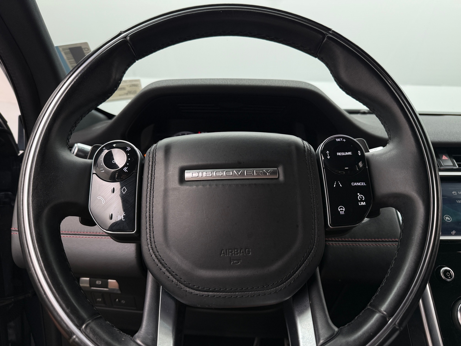 Thumbnail: 2020 Land Rover Discovery Sport - 4