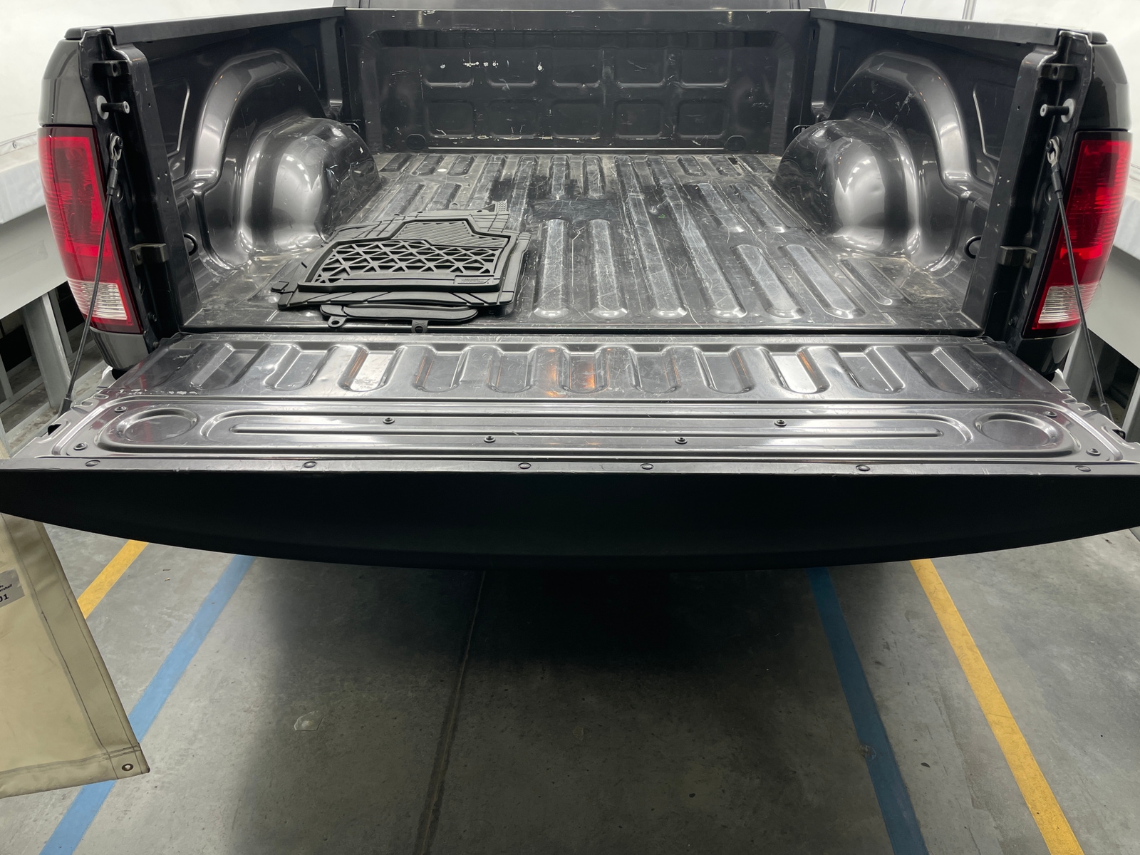 Thumbnail: 2019 RAM 1500 Classic - 7