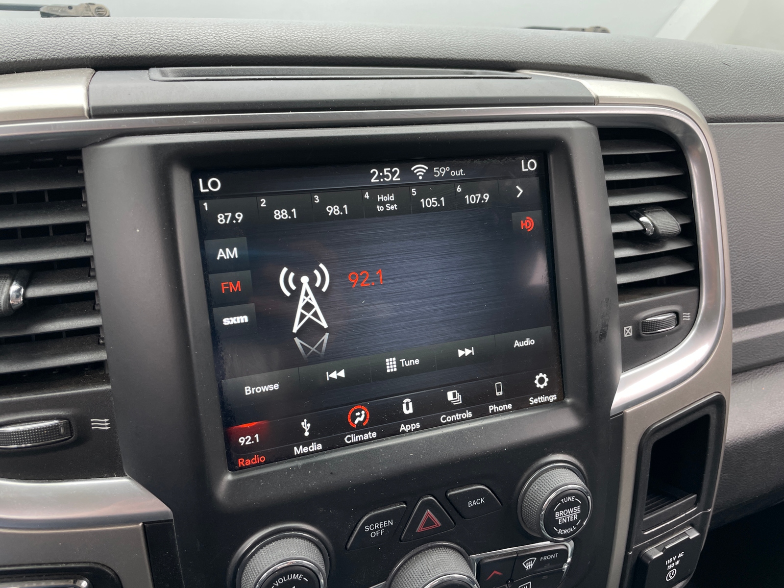 Thumbnail: 2019 RAM 1500 Classic - 4