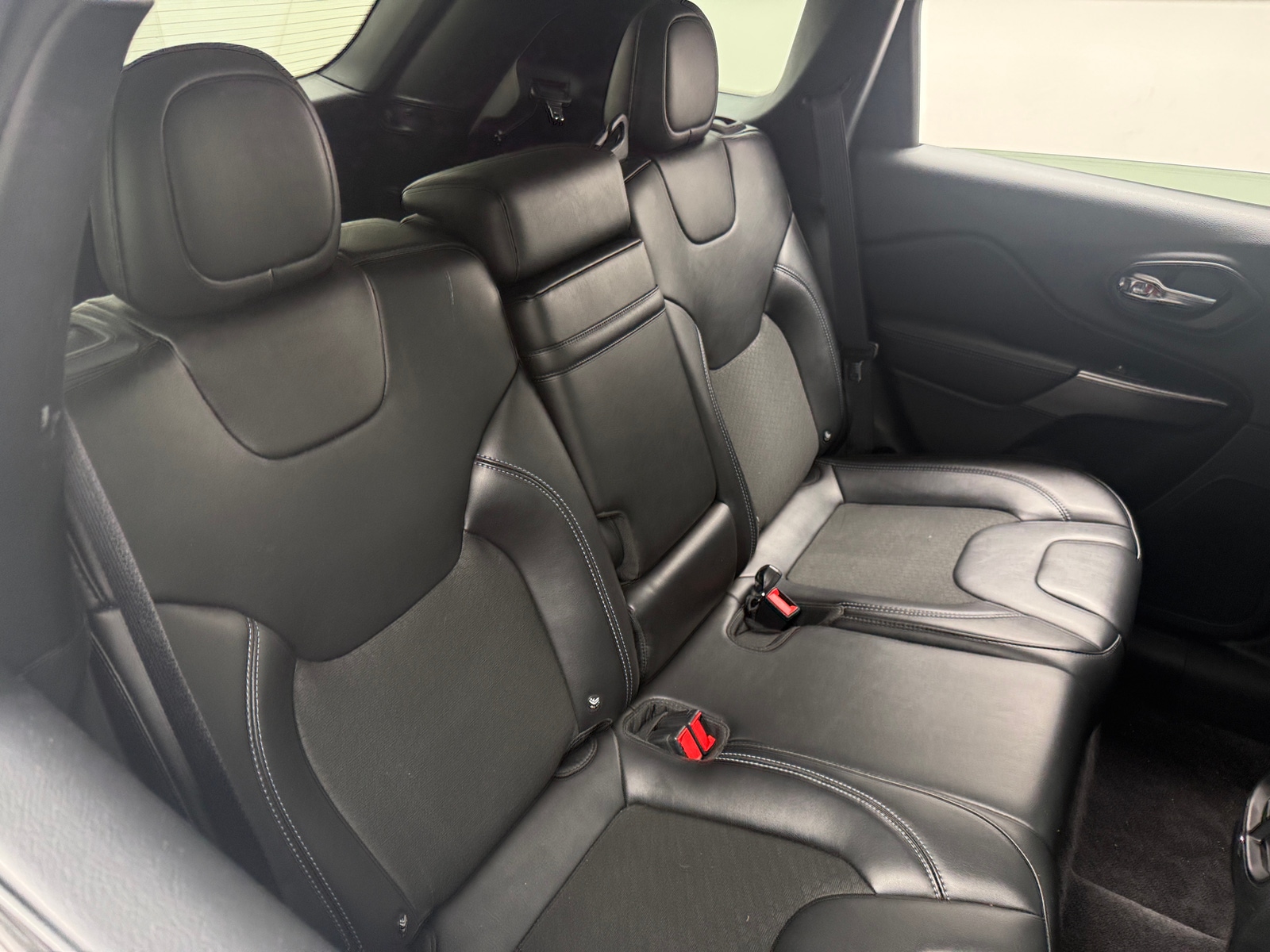 Thumbnail: 2019 Jeep Cherokee - 6