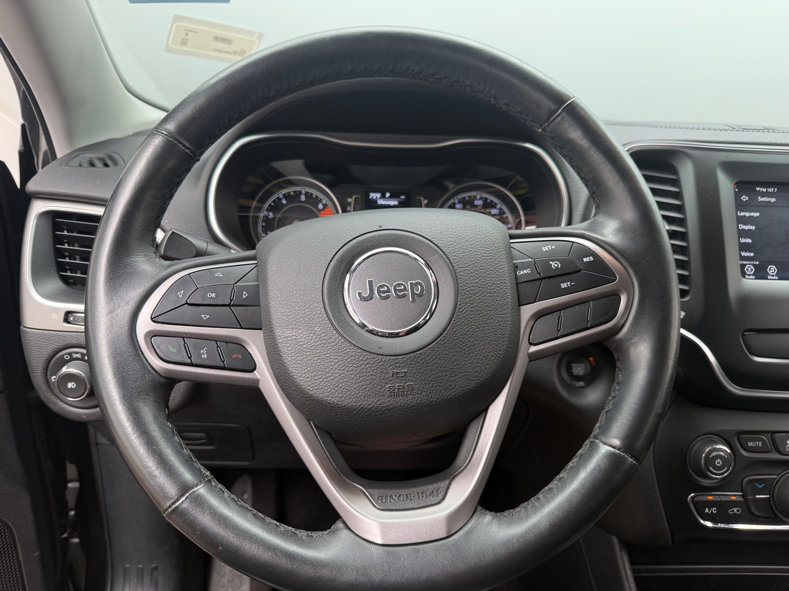 Thumbnail: 2019 Jeep Cherokee - 5