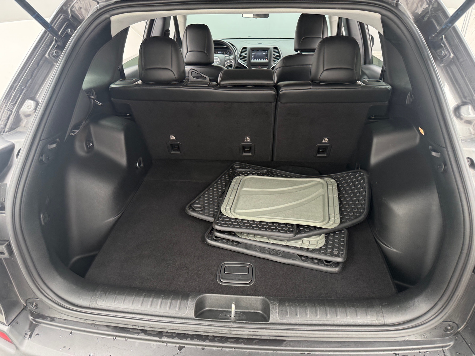 Thumbnail: 2019 Jeep Cherokee - 7