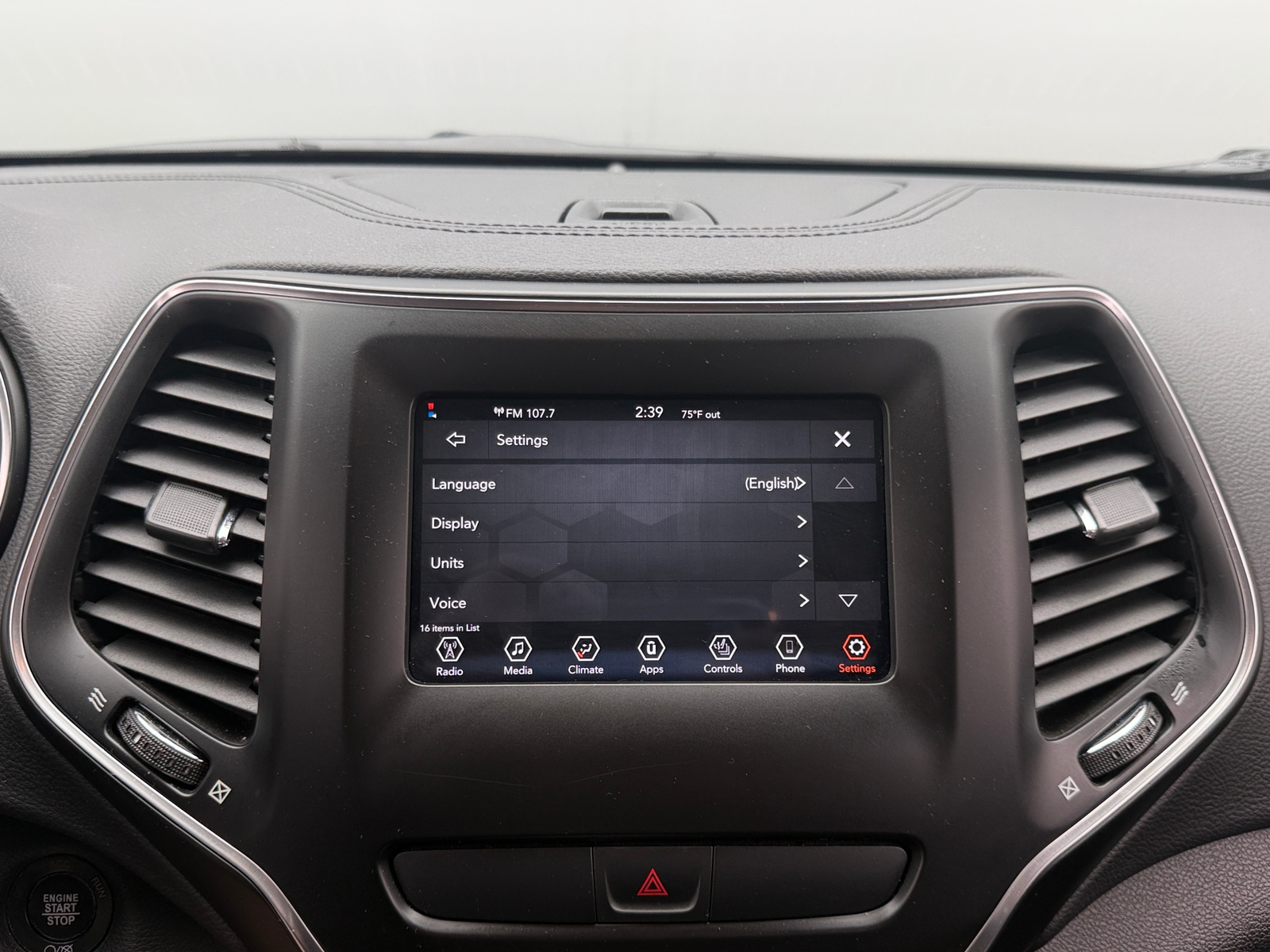 Thumbnail: 2019 Jeep Cherokee - 4