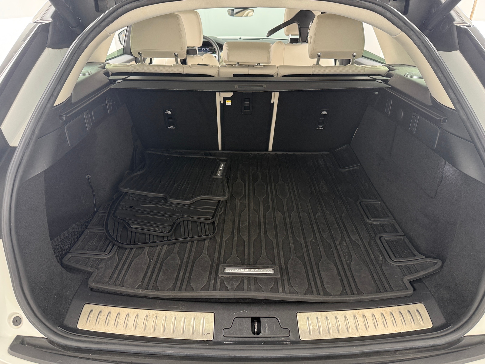 Thumbnail: 2023 Land Rover Range Rover Velar - 6
