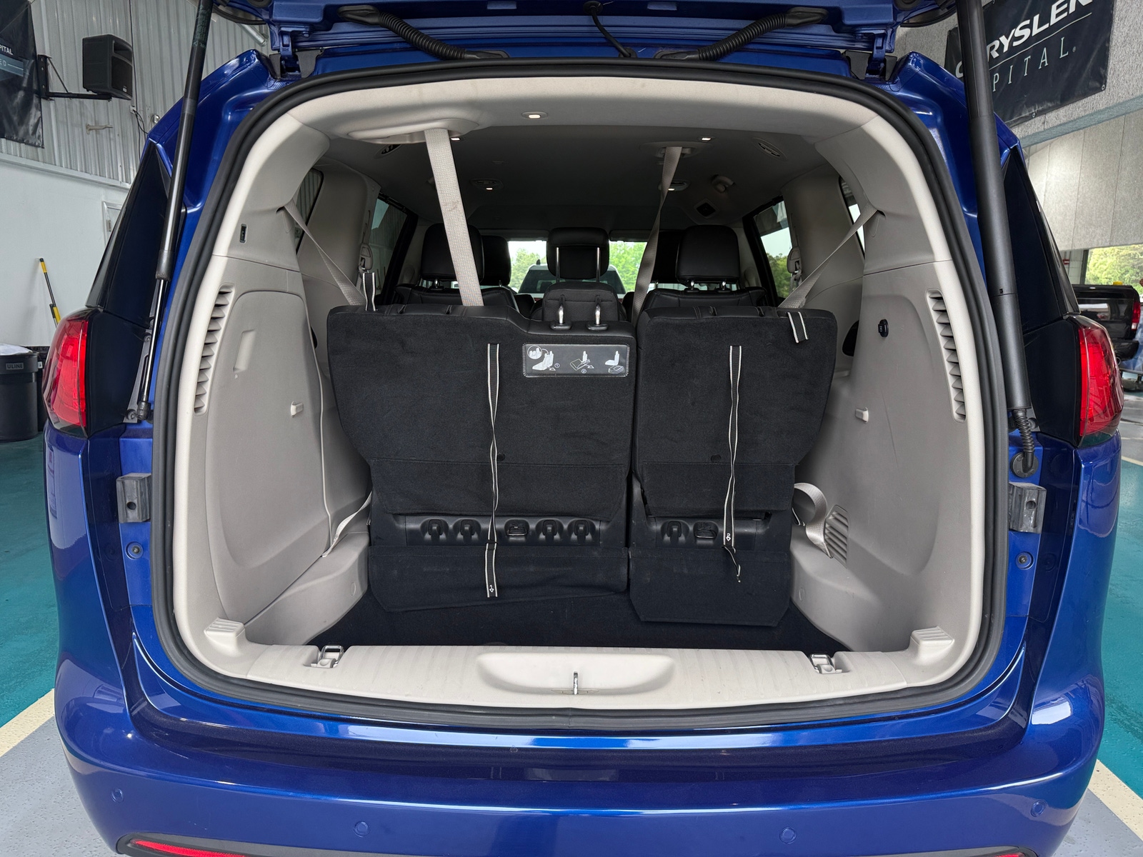 Thumbnail: 2018 Chrysler Pacifica - 6
