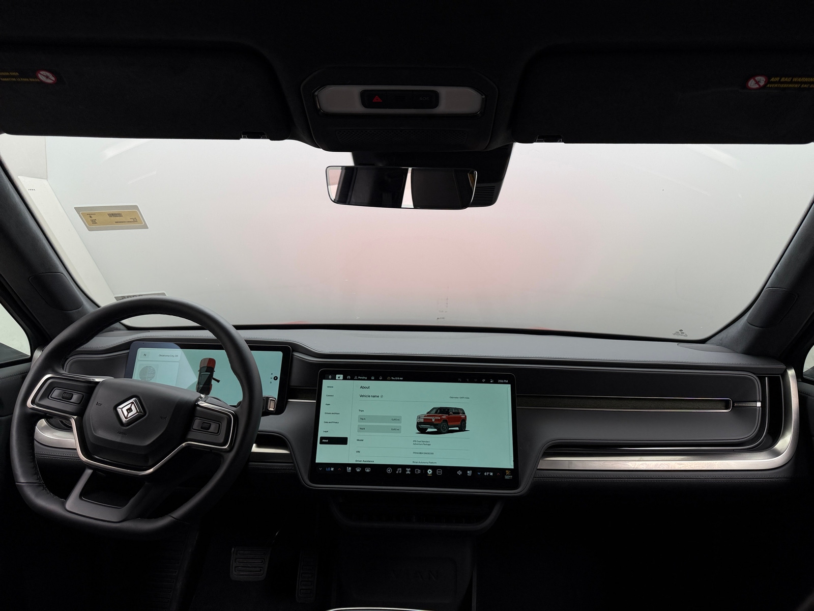 Thumbnail: 2025 Rivian R1S - 2