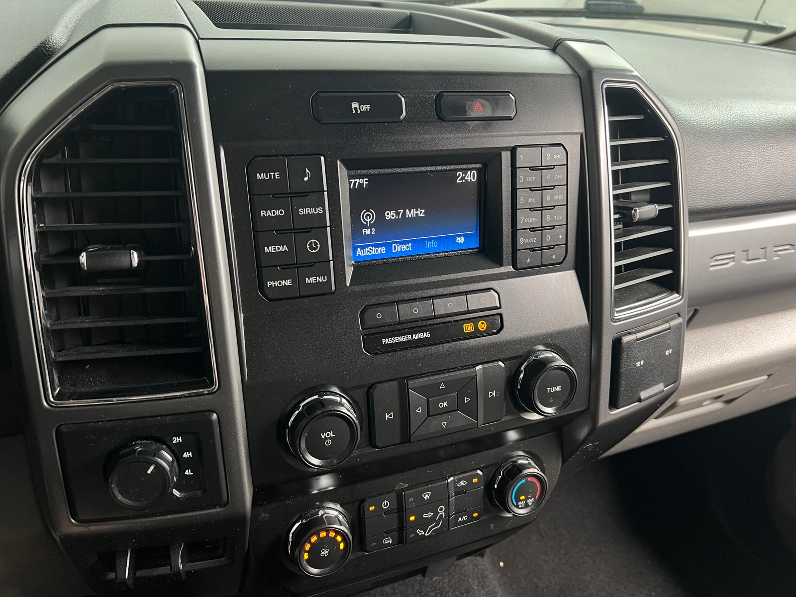 Thumbnail: 2019 Ford Econoline - 4