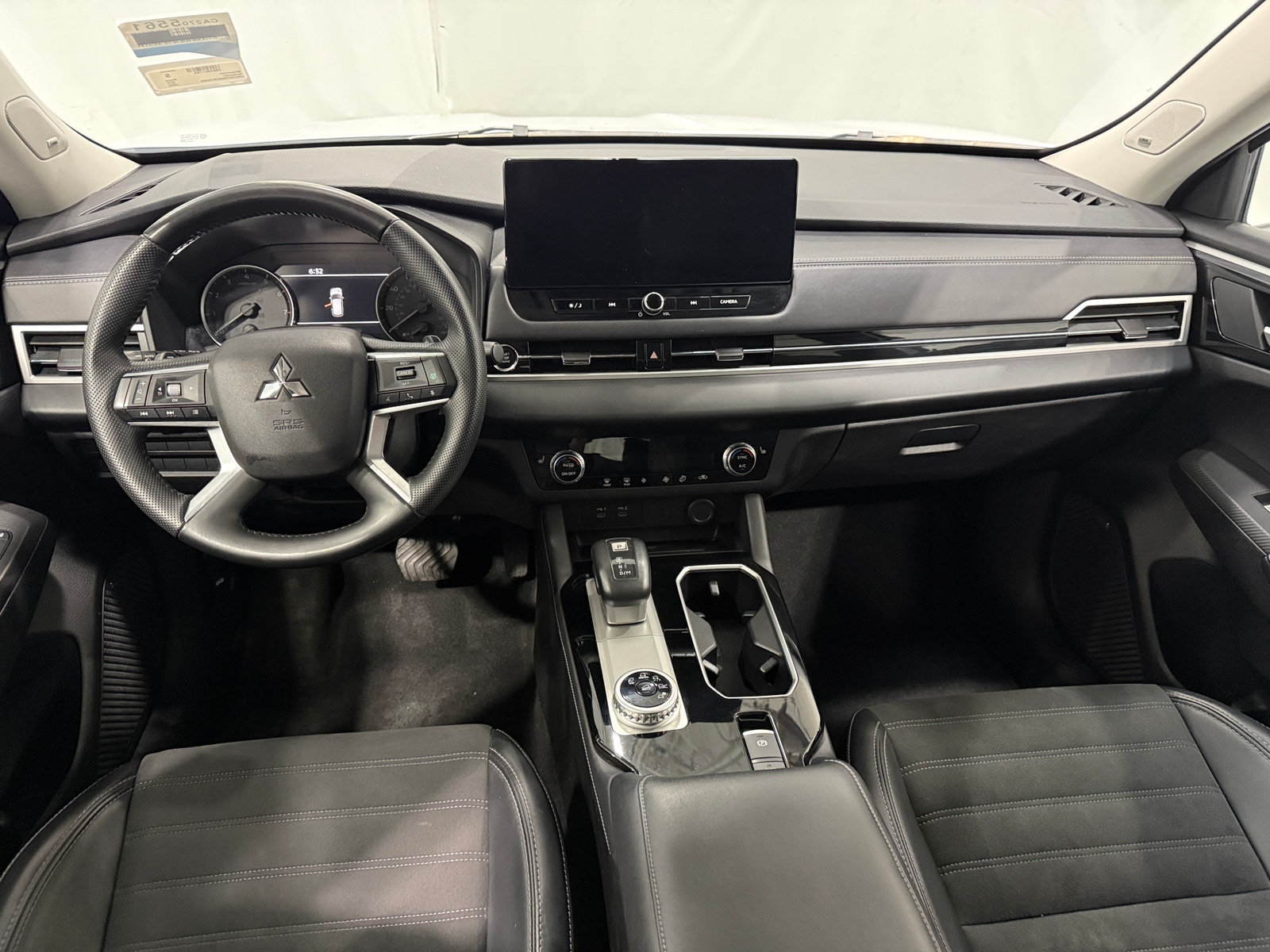 Thumbnail: 2025 Mitsubishi Outlander - 2