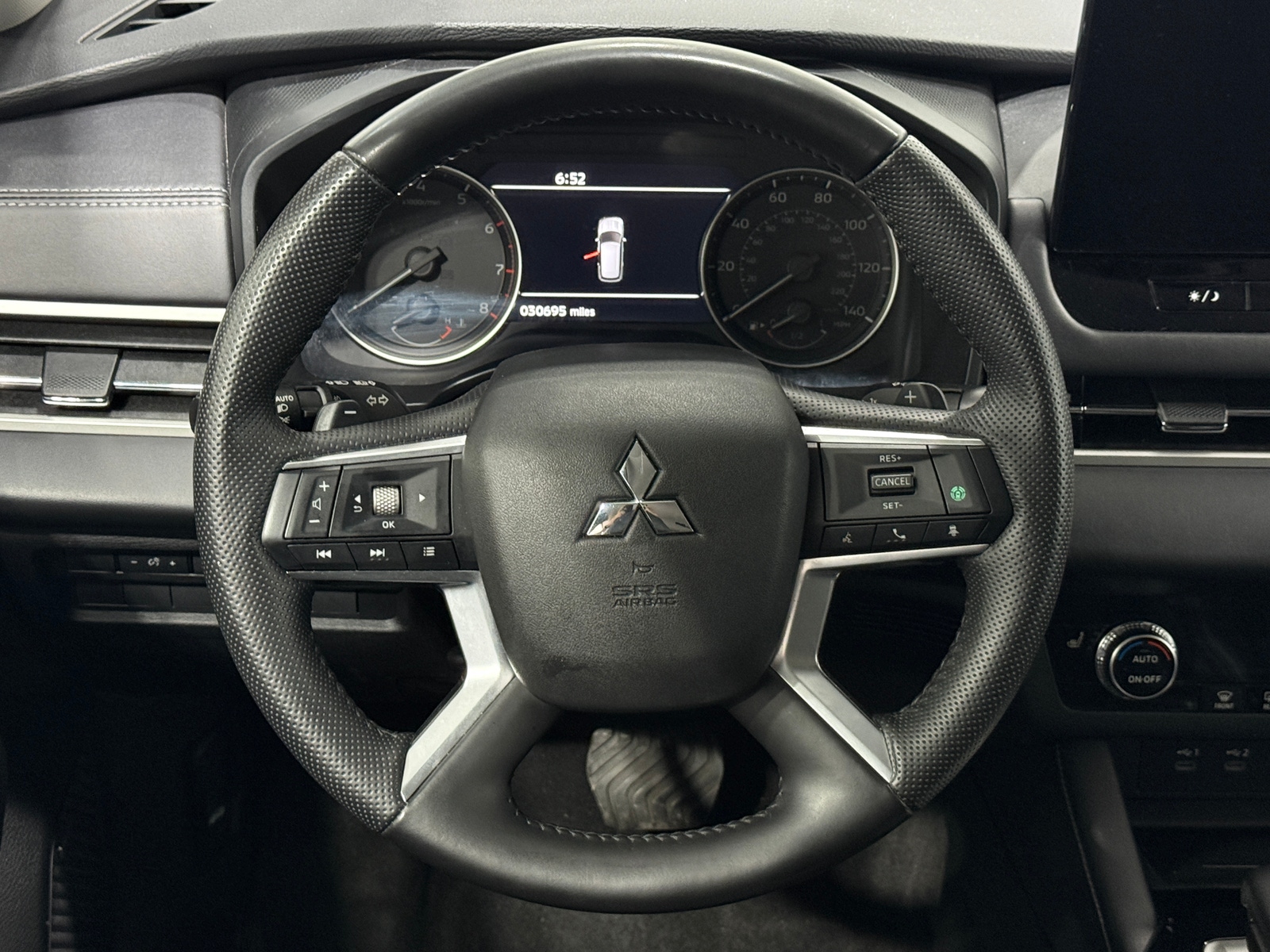 Thumbnail: 2025 Mitsubishi Outlander - 4