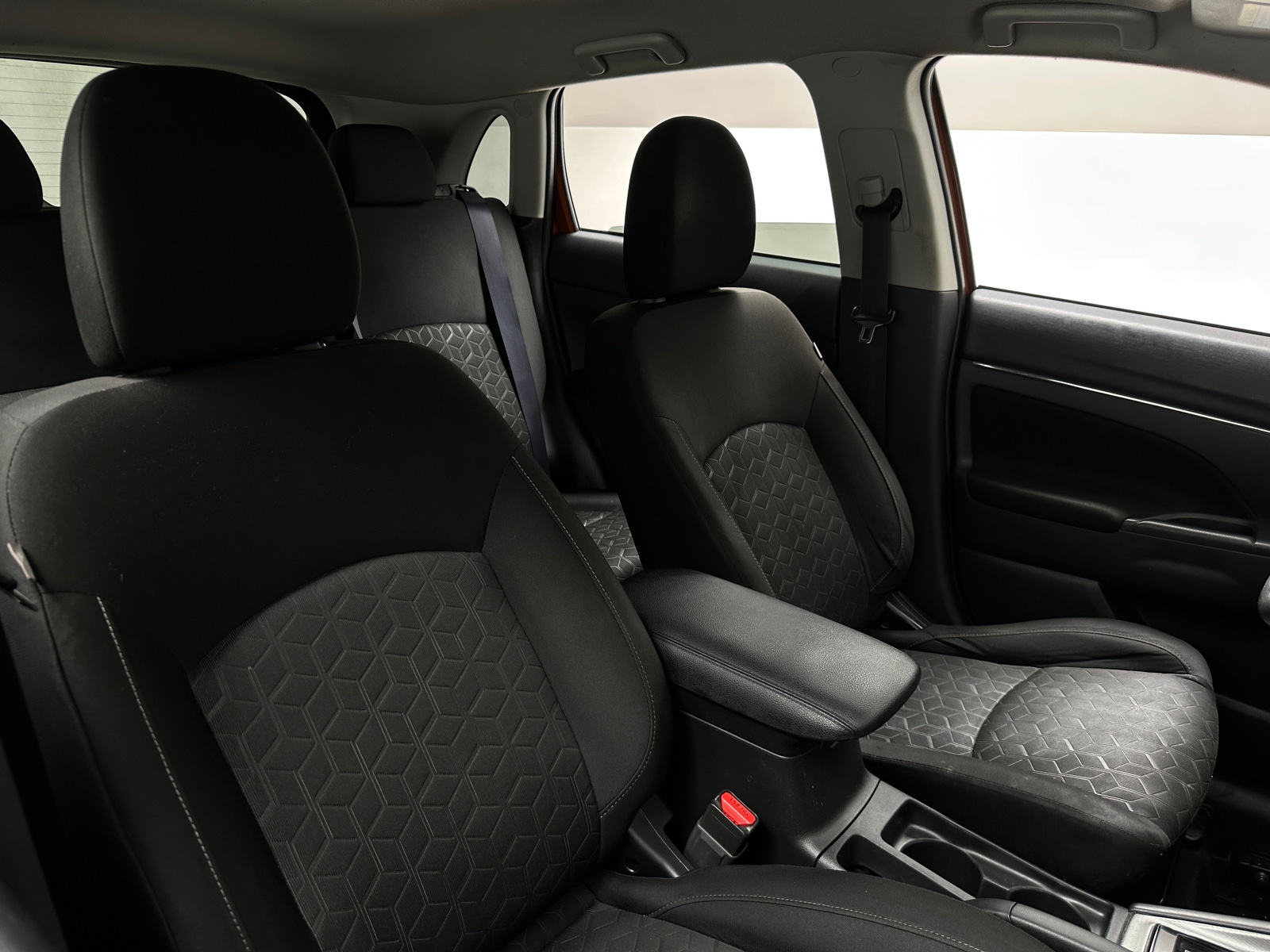 Thumbnail: 2020 Mitsubishi Outlander Sport - 2