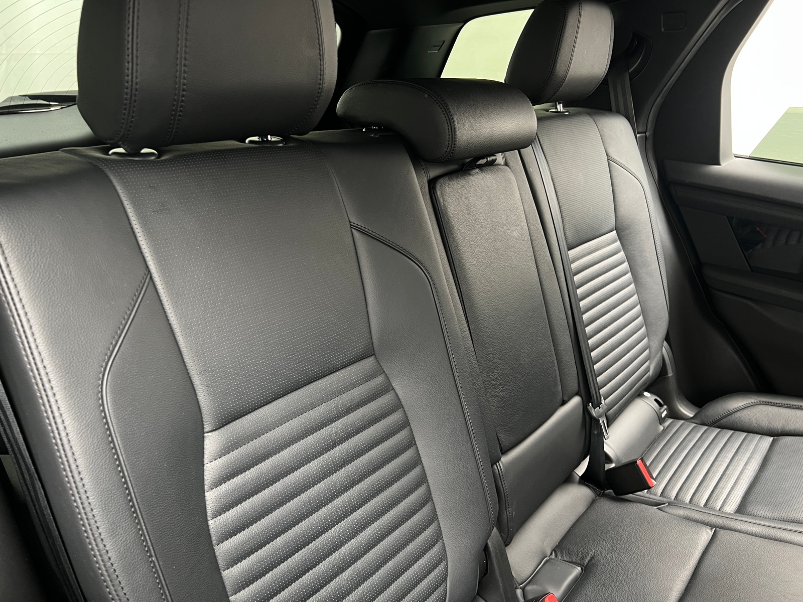 Thumbnail: 2021 Land Rover Discovery Sport - 5