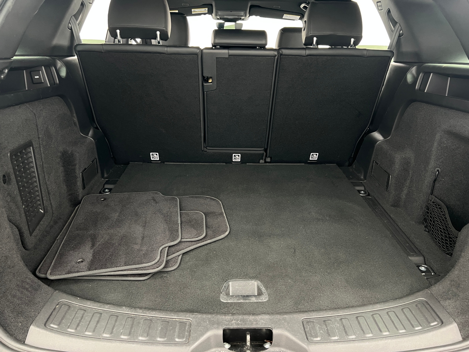 Thumbnail: 2021 Land Rover Discovery Sport - 6