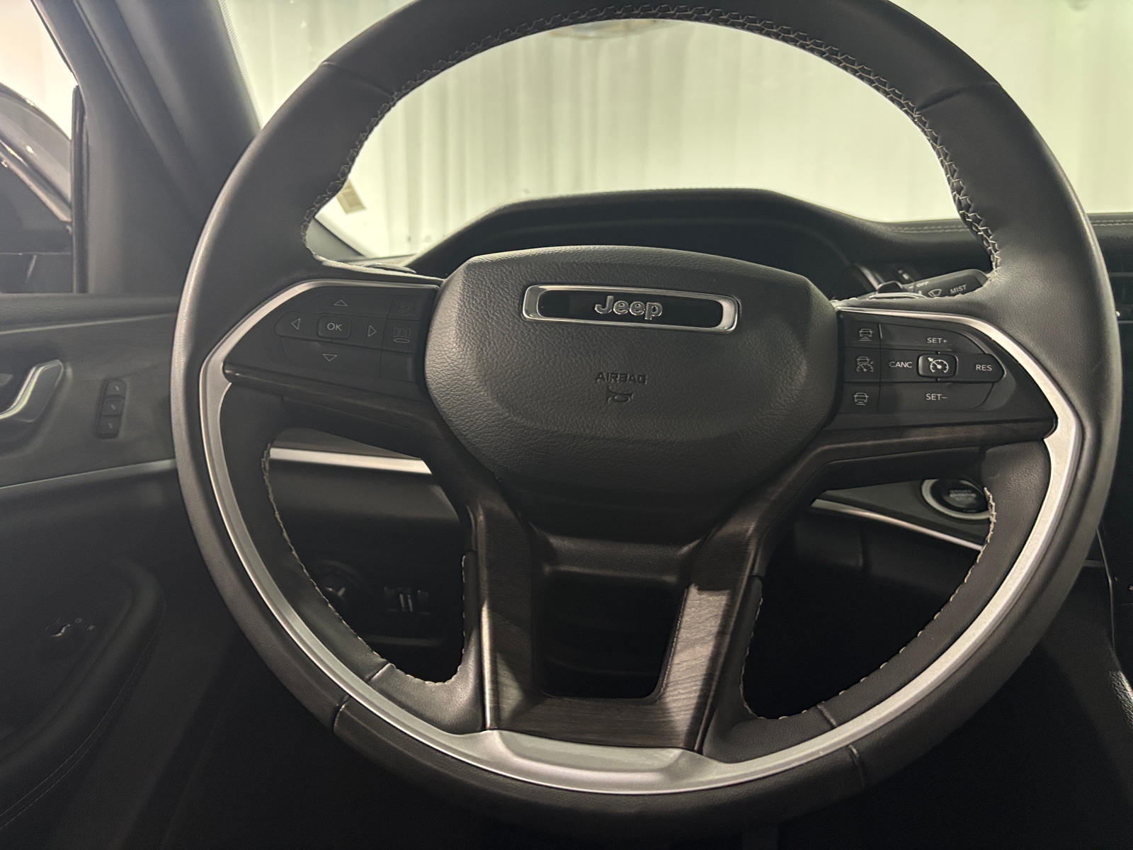Thumbnail: 2024 Jeep Grand Cherokee L - 5