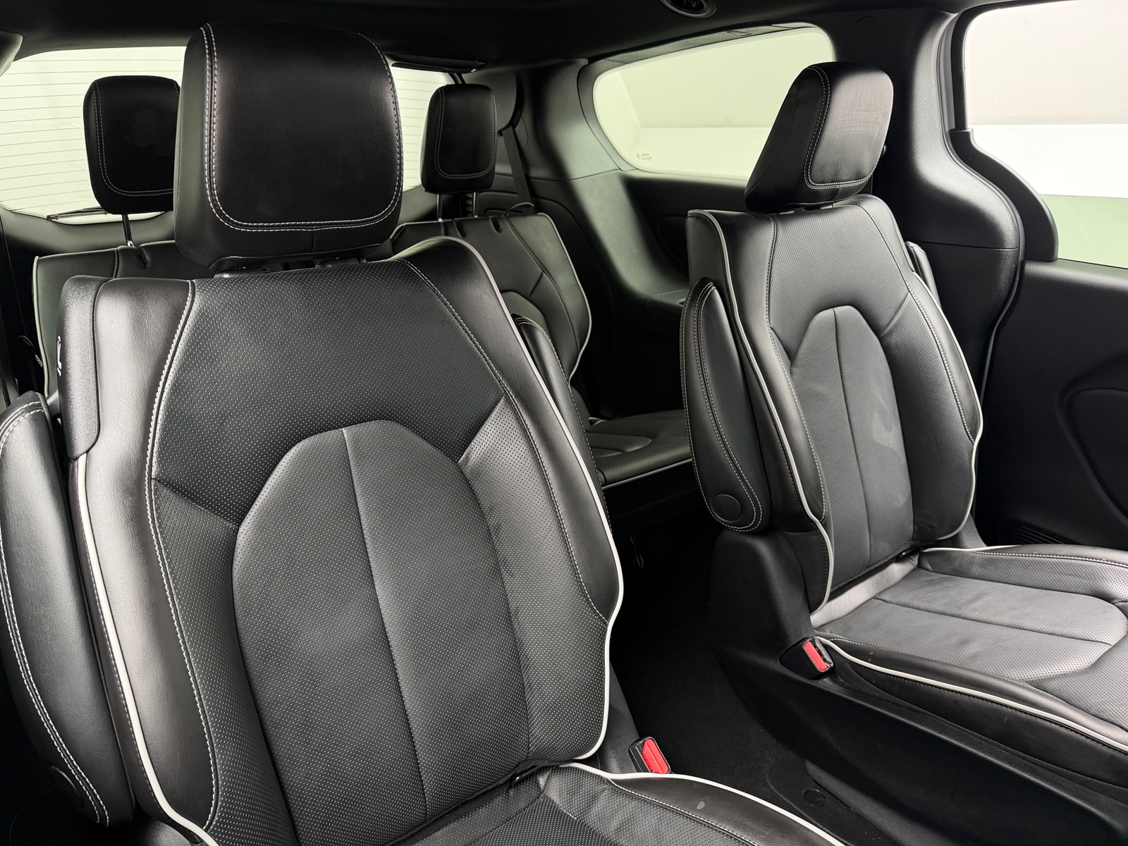 Thumbnail: 2022 Chrysler Pacifica - 5
