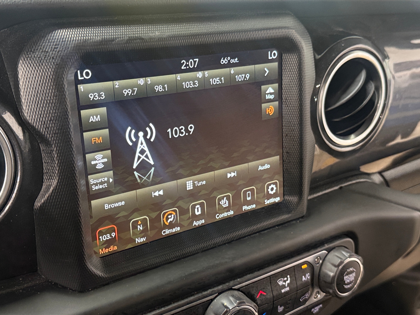 Thumbnail: 2021 Jeep Wrangler - 3