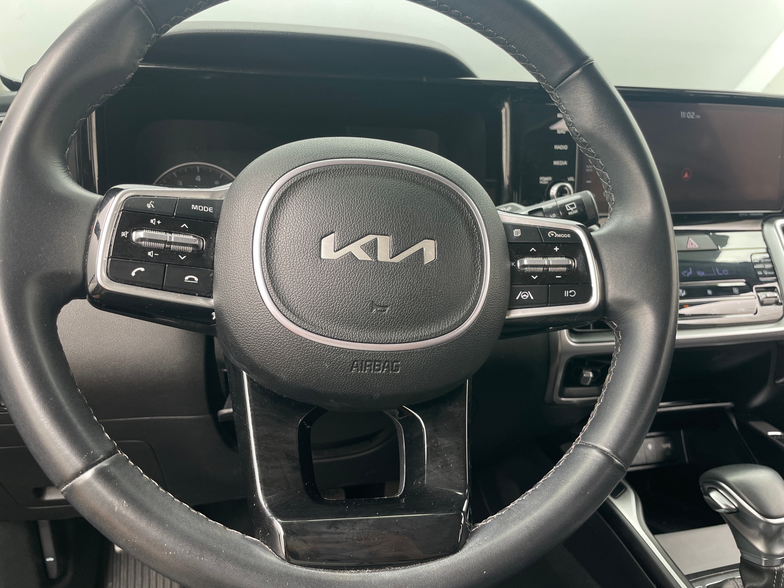 Thumbnail: 2023 Kia Sorento - 4