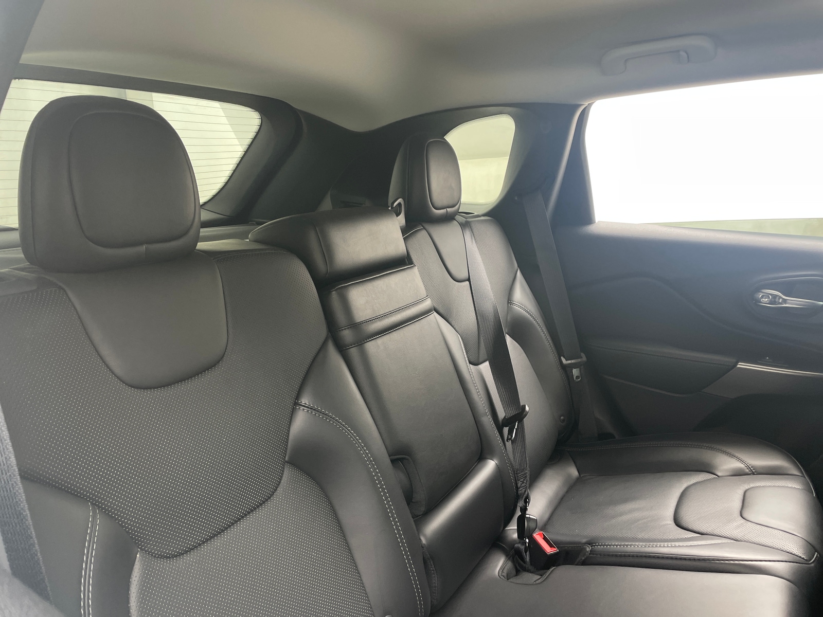 Thumbnail: 2019 Jeep Cherokee - 6