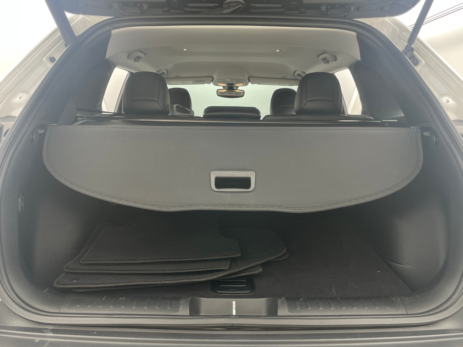Thumbnail: 2019 Jeep Cherokee - 7