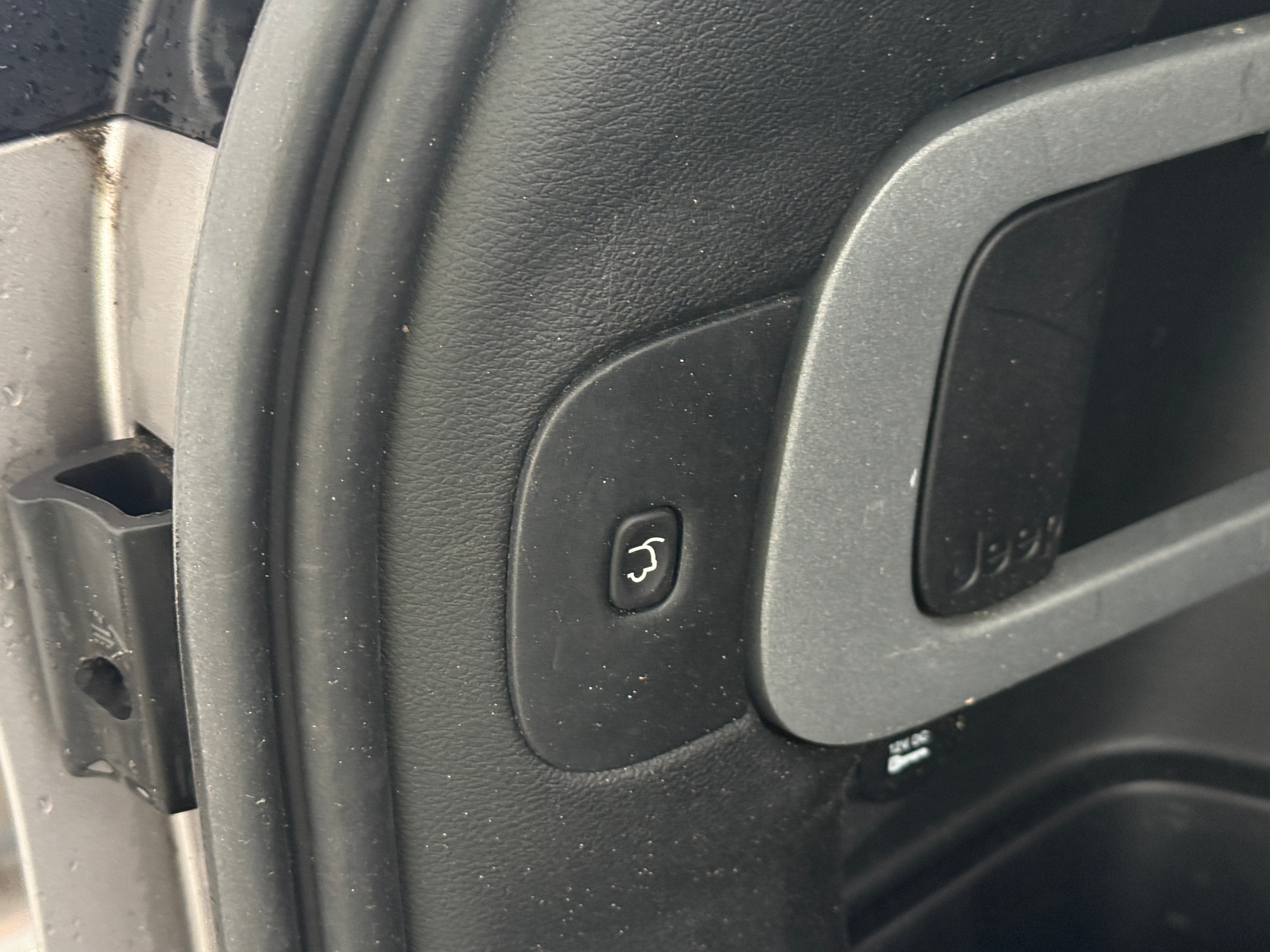 Used 2018 Jeep Cherokee Limited with VIN 1C4PJMDB6JD555012 for sale in Auburn, WA