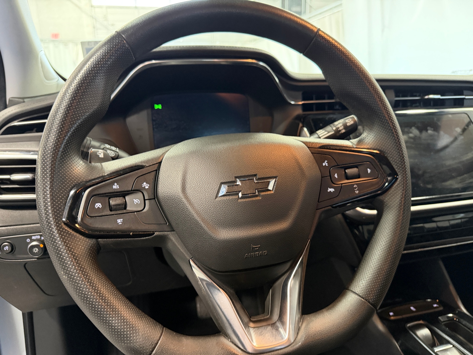 Thumbnail: 2023 Chevrolet Bolt EUV - 5