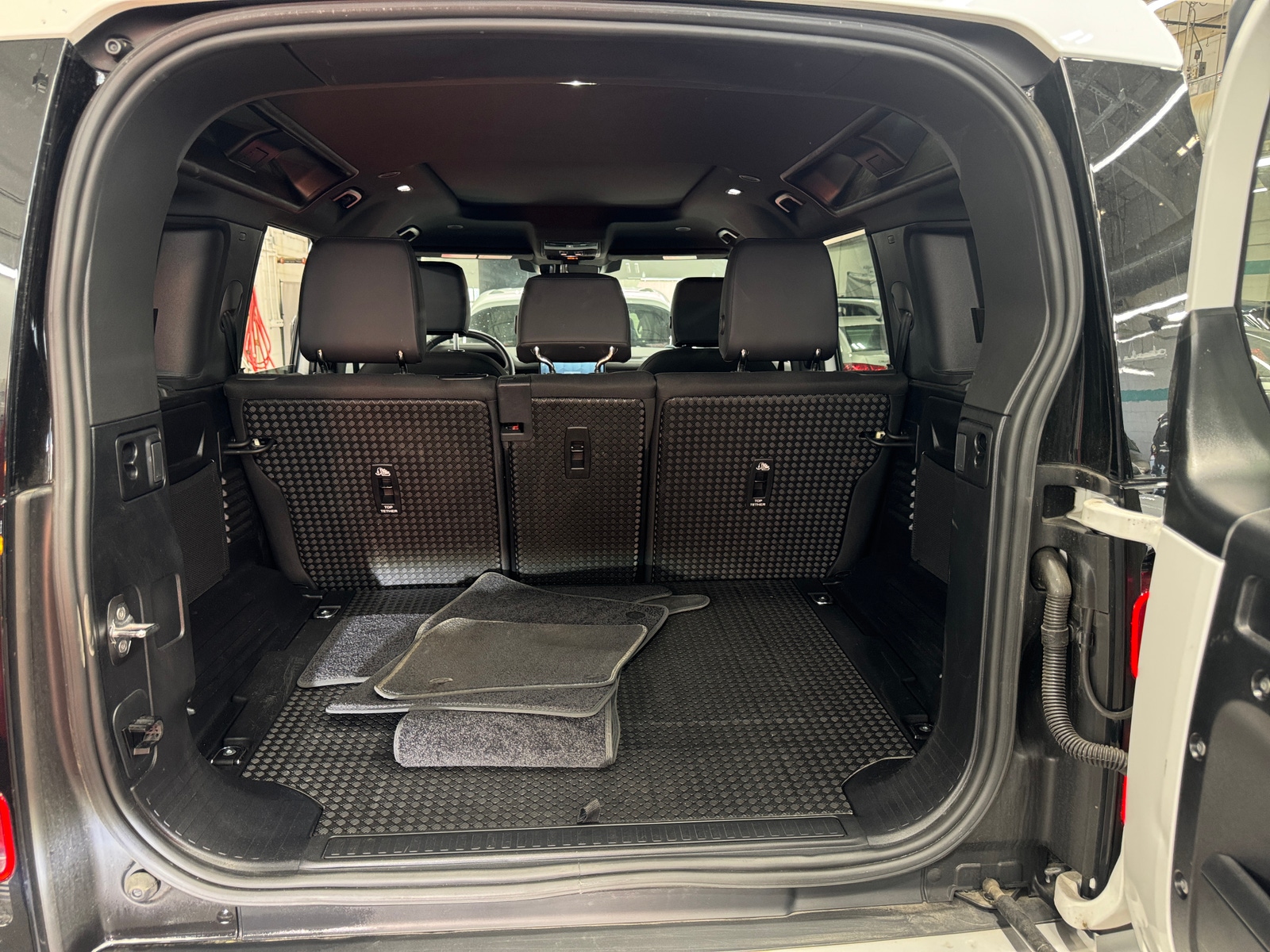 Thumbnail: 2025 Land Rover Defender - 6