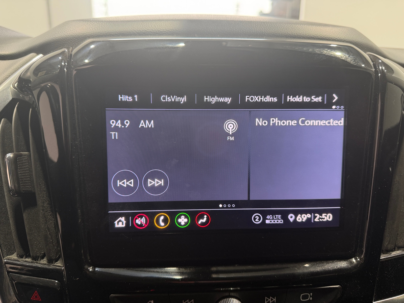Thumbnail: 2021 Chevrolet Traverse - 4