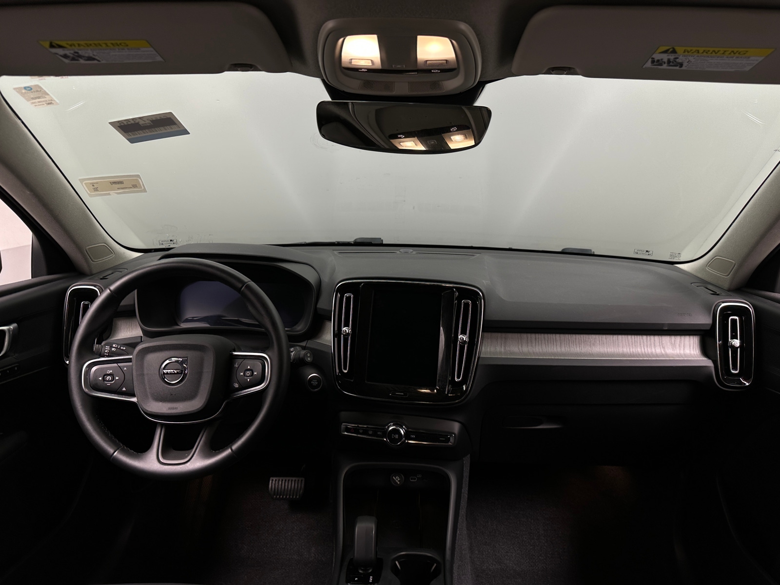 Thumbnail: 2025 Volvo XC40 - 2