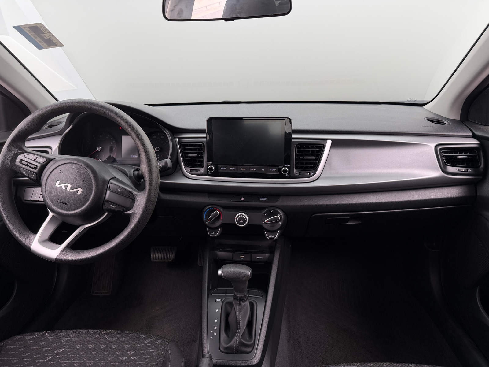 Thumbnail: 2023 Kia Rio - 3