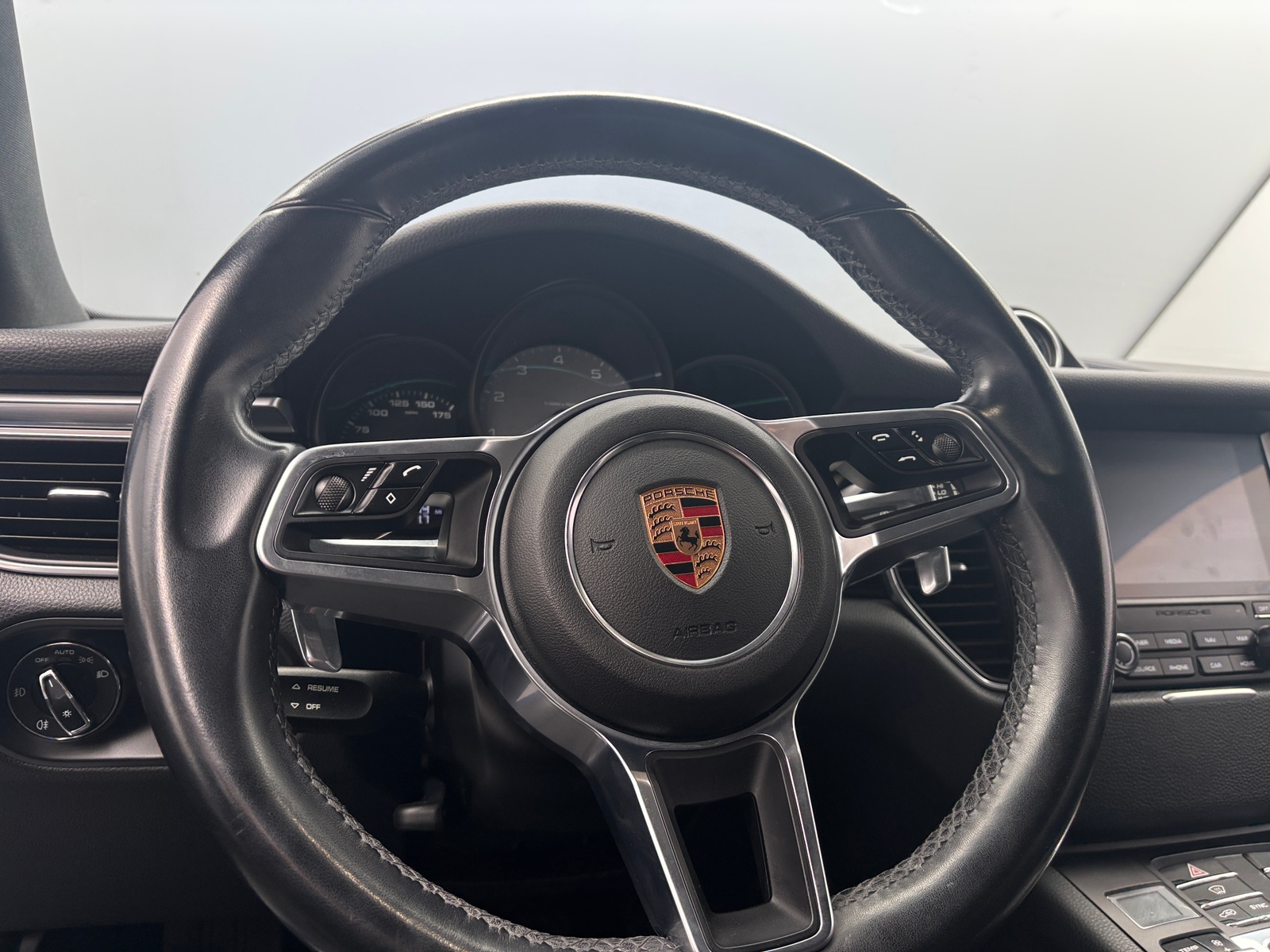 Thumbnail: 2018 Porsche Macan - 4