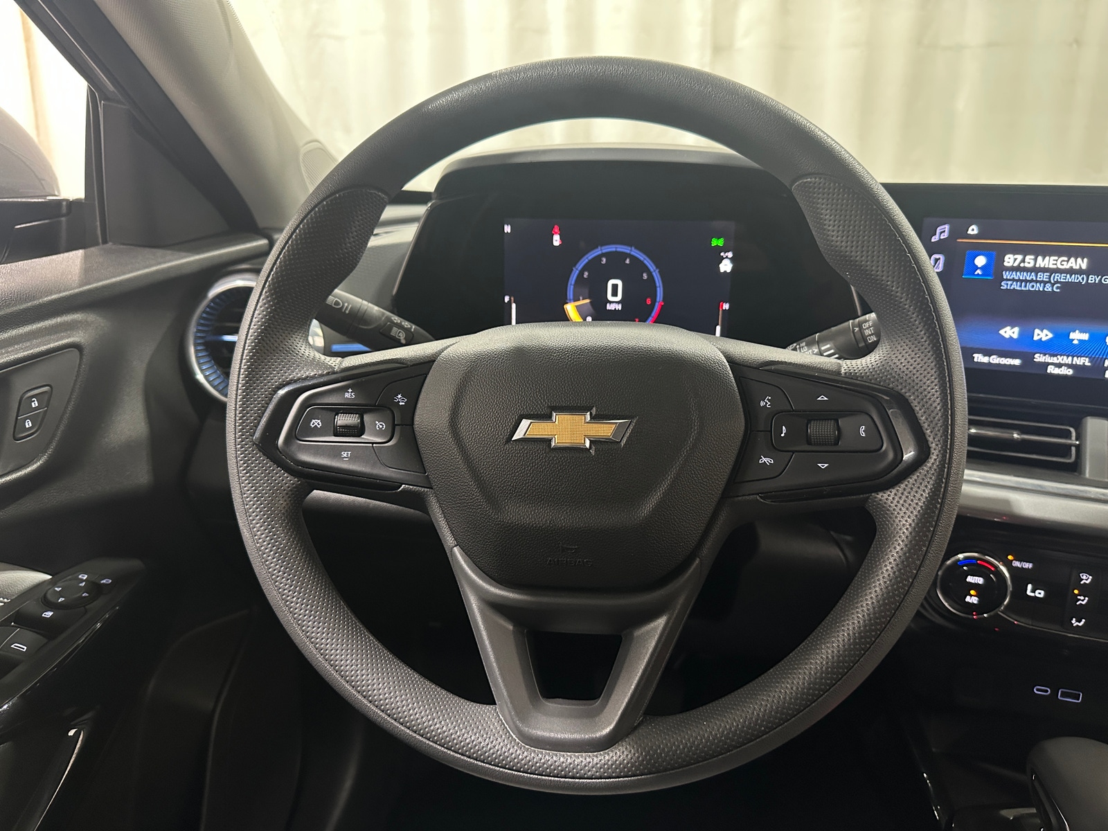Thumbnail: 2025 Chevrolet Trax - 5