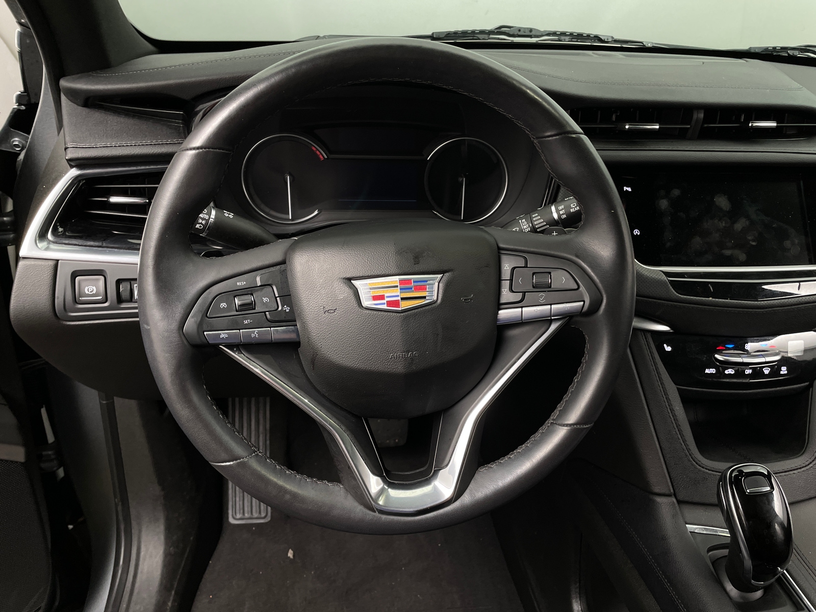 Thumbnail: 2024 Cadillac XT6 - 4