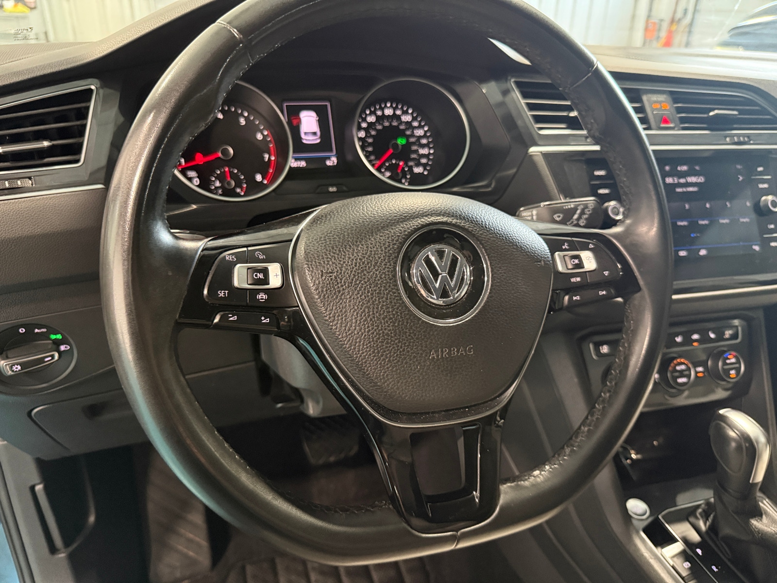 Thumbnail: 2020 Volkswagen Tiguan - 4