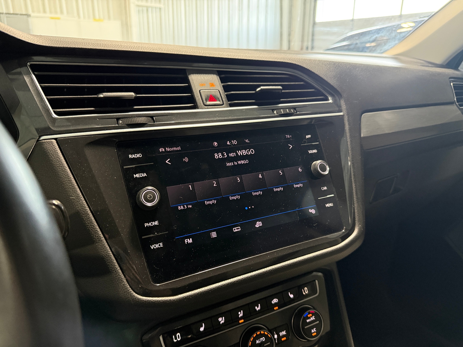 Thumbnail: 2020 Volkswagen Tiguan - 3