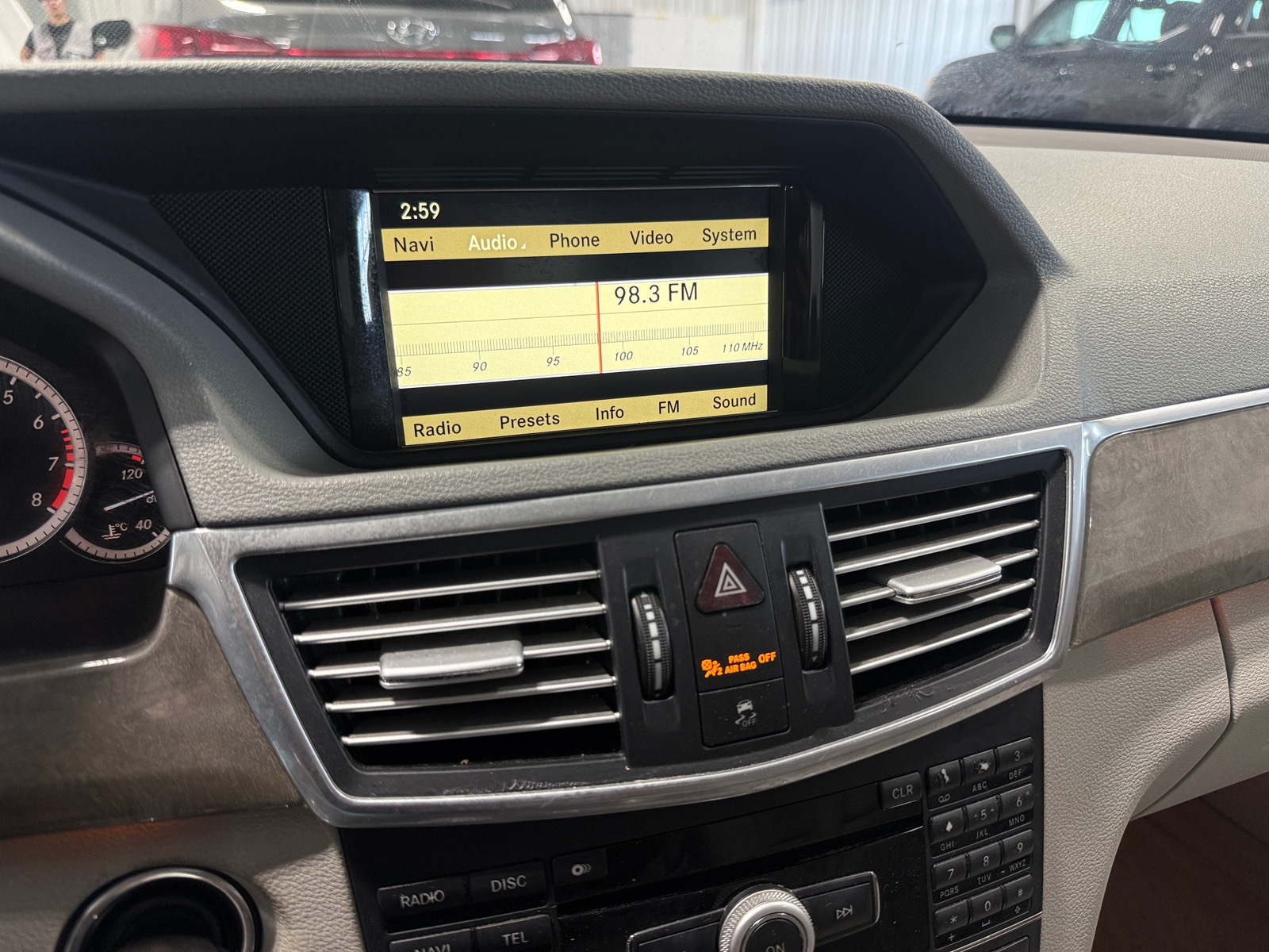 Thumbnail: 2010 Mercedes-Benz E-Class - 3