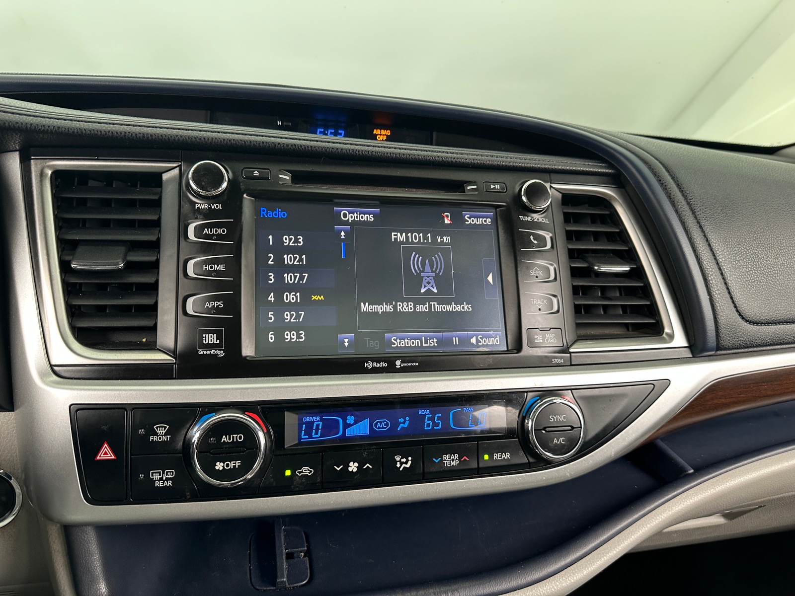 Thumbnail: 2015 Toyota Highlander - 3
