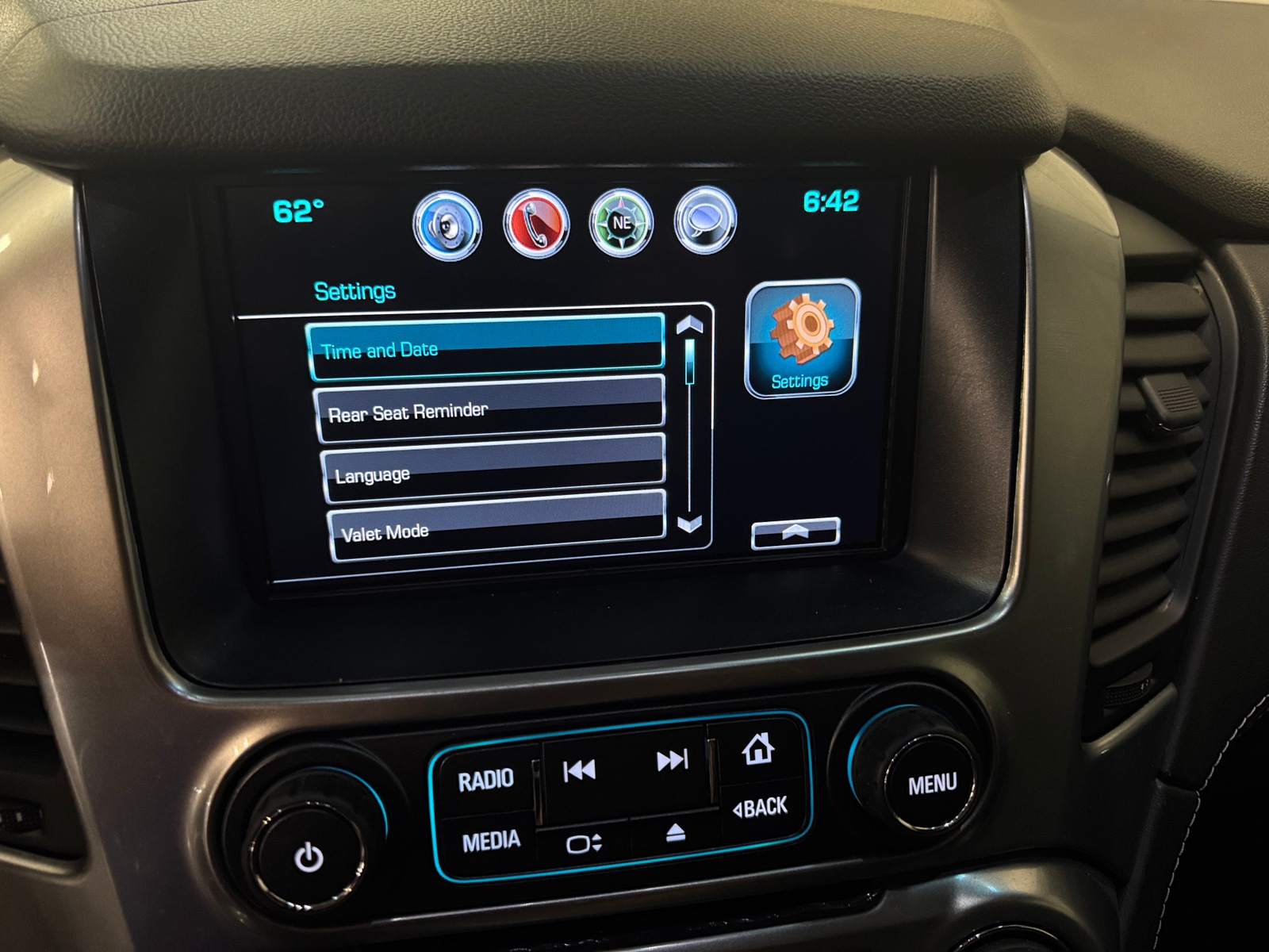 Thumbnail: 2018 Chevrolet Tahoe - 4